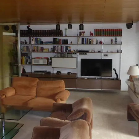 Grosszuegiges Architektenhaus In Kronberg *
