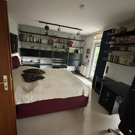 Grosszuegiges Architektenhaus In *