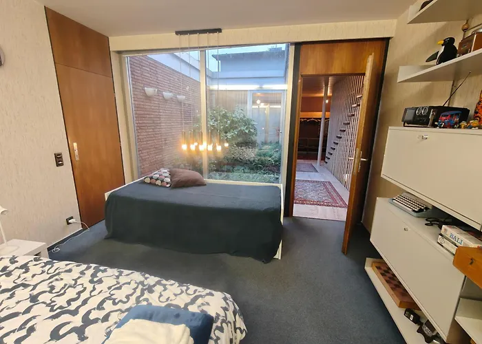 Villa Großzügiges Architektenhaus In